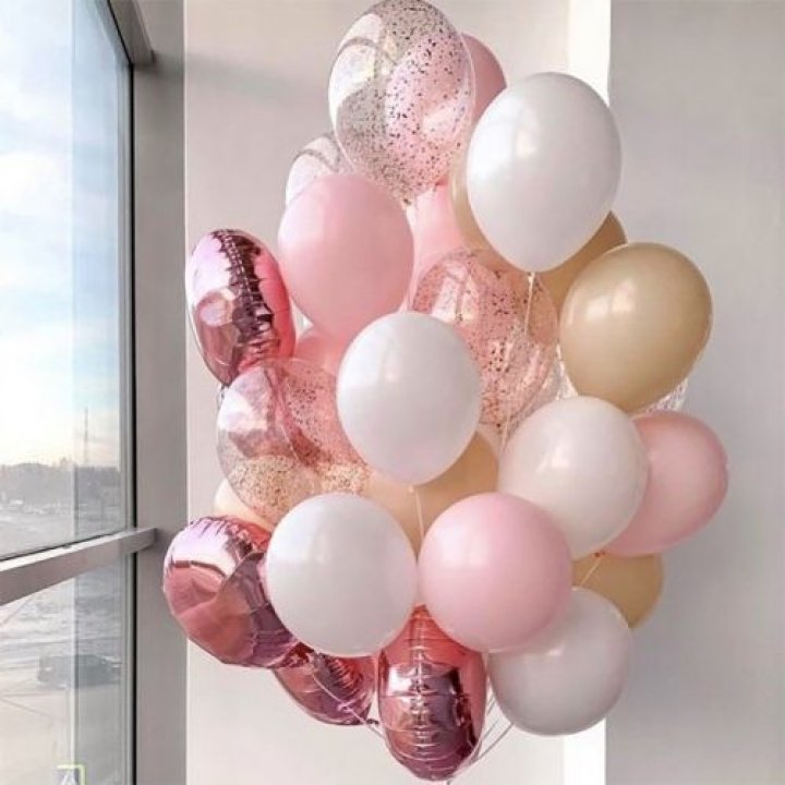 Фонтан шаров розового и белого цветов в Балашихе