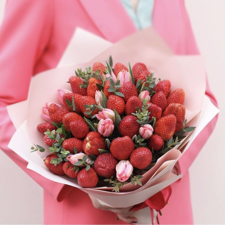 Тюльпаны и клубника в Балашихе