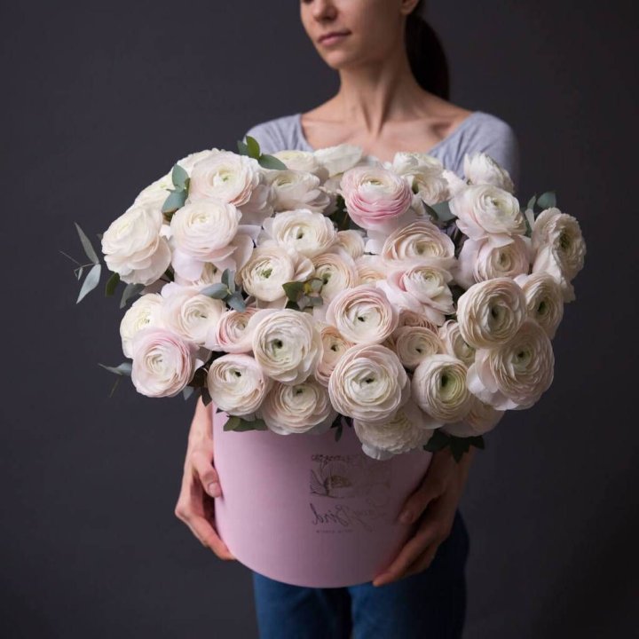 Бокс с ранункулюсами в Балашихе