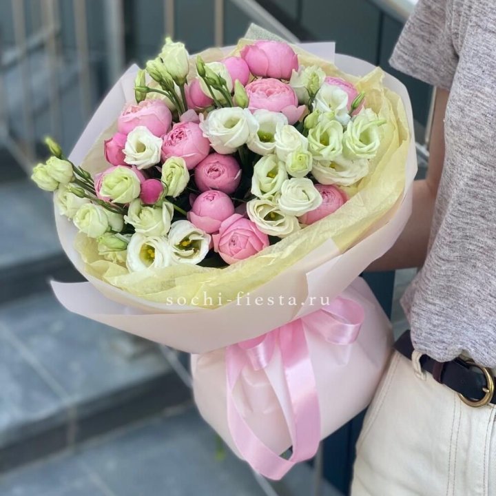 Букет кустовых роз с эустомой в Балашихе