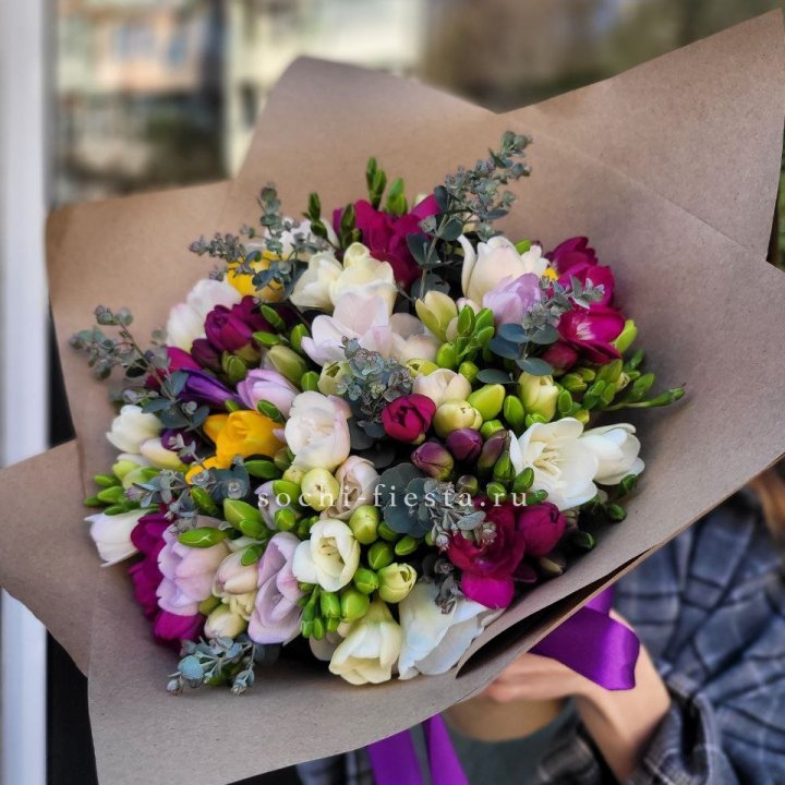 Букет фрезий "Радуга" в Балашихе