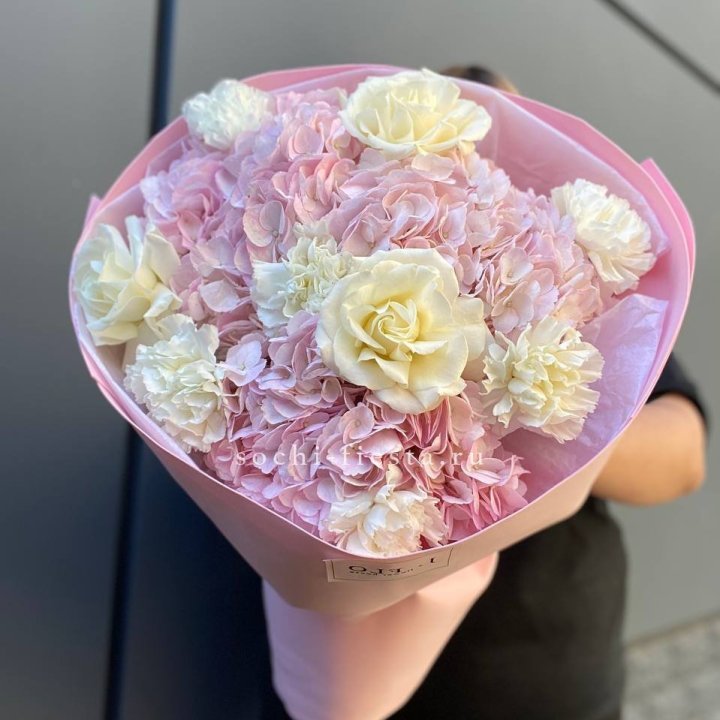  Букет гортензий и роз  в Балашихе