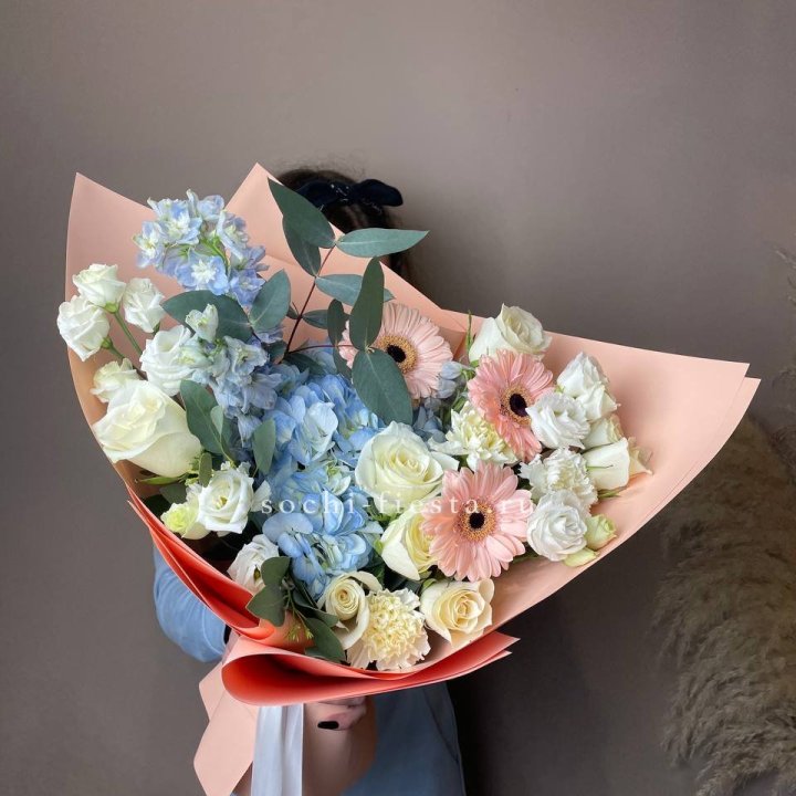  Букет гортензии и роз "Валенсия" в Балашихе