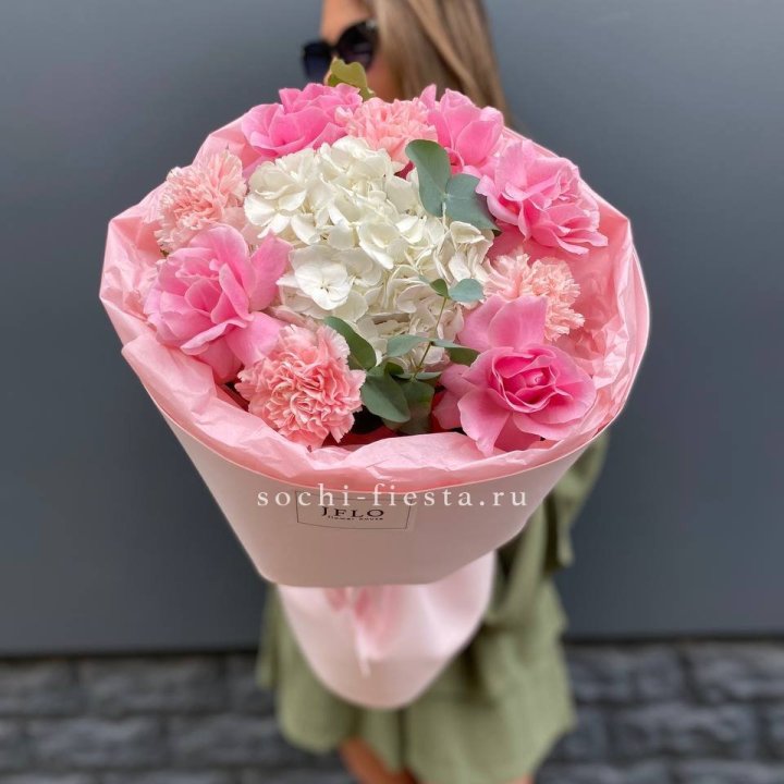  Букет роз и гортензии "Навола" в Балашихе
