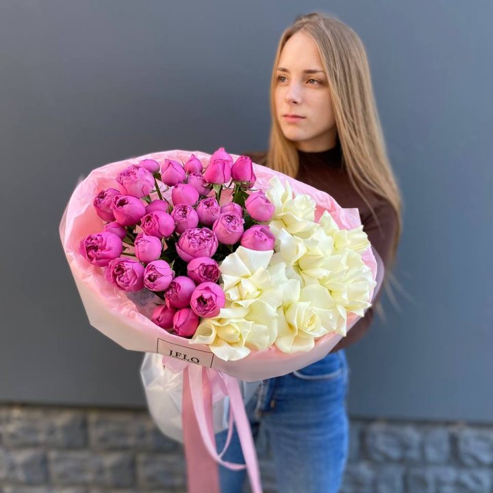 Дуо белых и кустовых роз в Балашихе