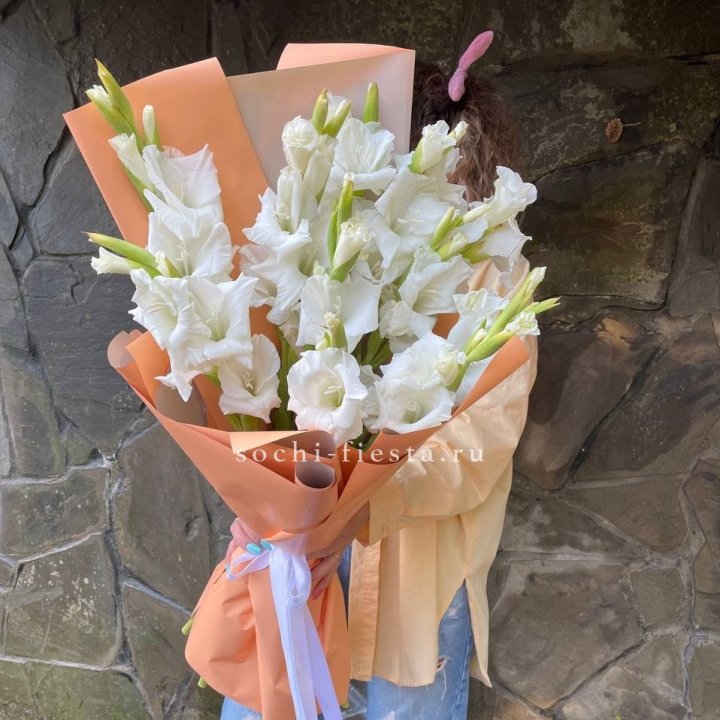 Букет белых гладиолусов  в Балашихе