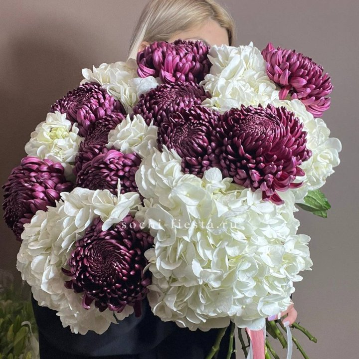 Охапка Бигуди и гортензий в Балашихе