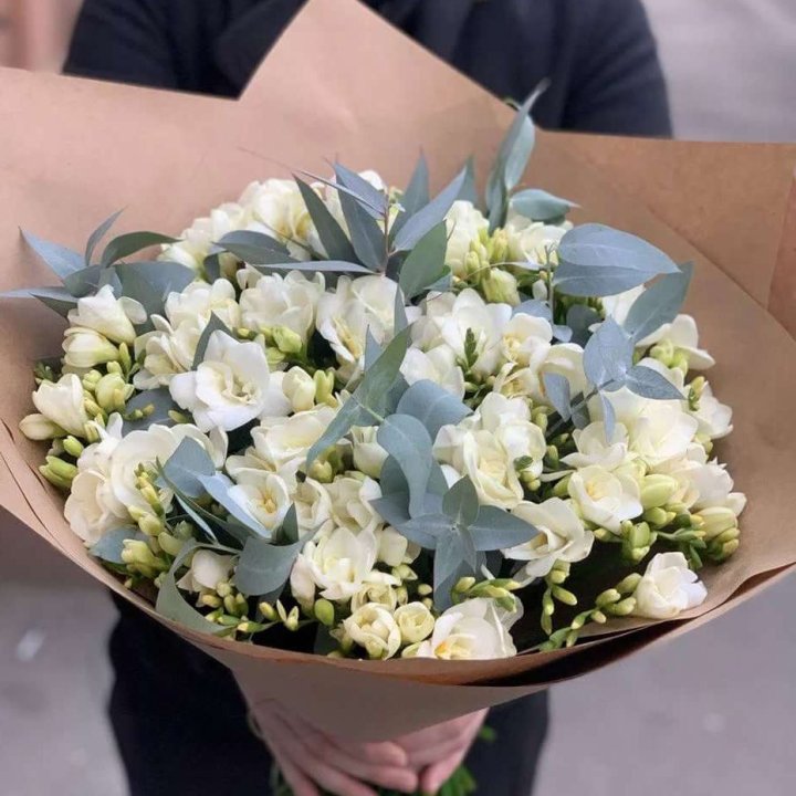 51 фрезия с эвкалиптом в Балашихе