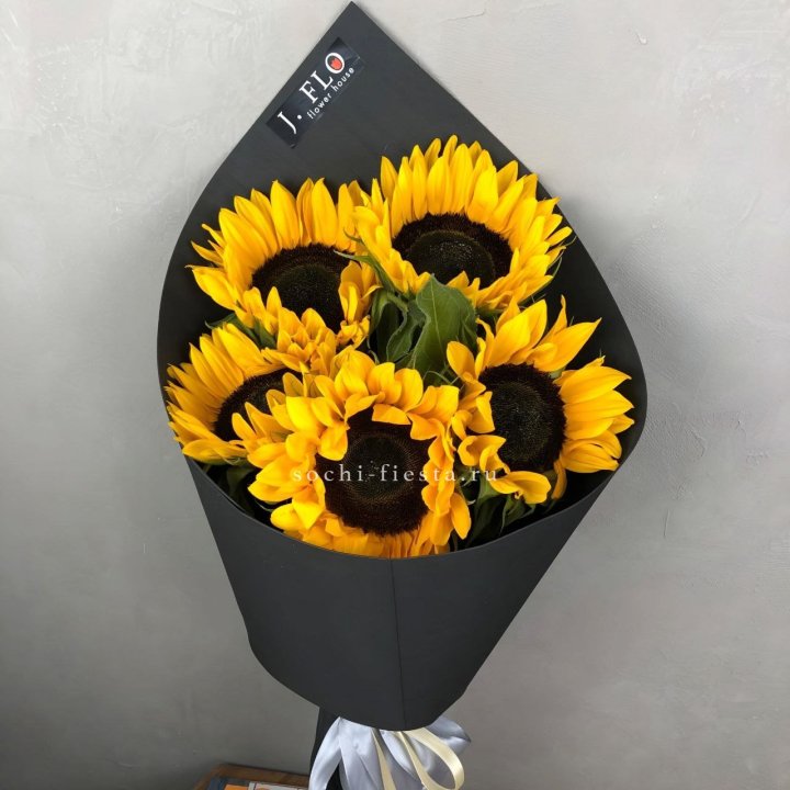 Букет из 5  подсолнухов в Балашихе