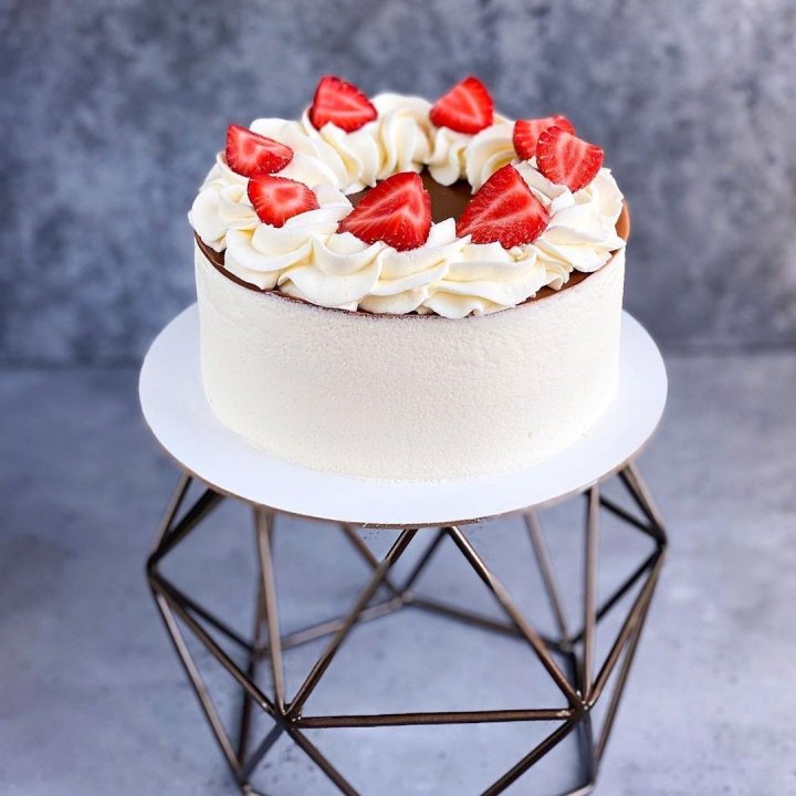 Торт "Клубника со сливками" в Балашихе