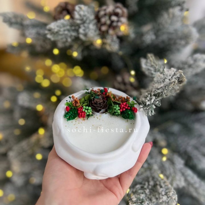 Свеча ароматическая в гипсе Руки с шишкой в Балашихе