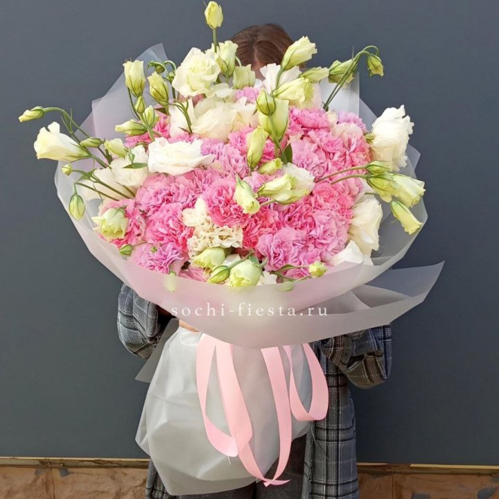 Букет из эустом и диантусов  в Балашихе