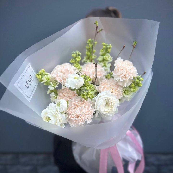 Букет маттиолы и ранункулюсов  в Балашихе