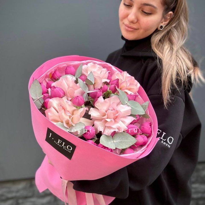 Букет французских и пионовидных роз "Ламиносо" в Балашихе