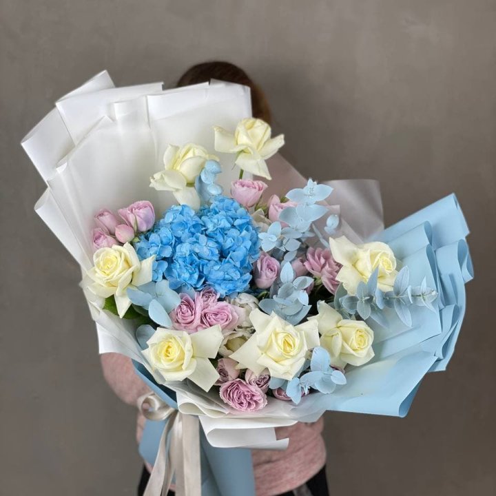 Дизайнерский букет "Блю скайфорт" в Балашихе