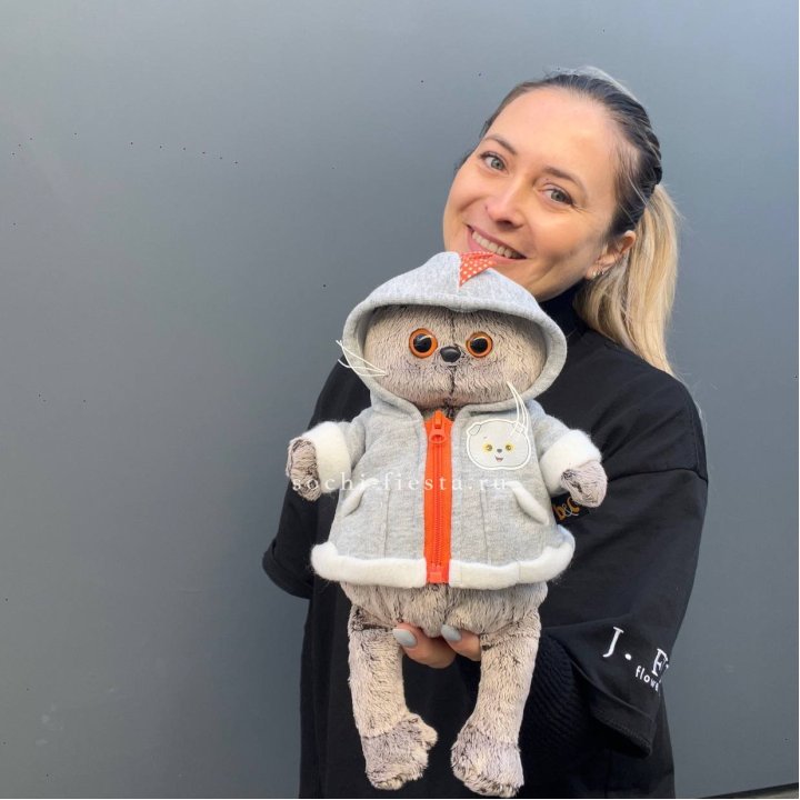 Кот Басик в толстовке в Балашихе