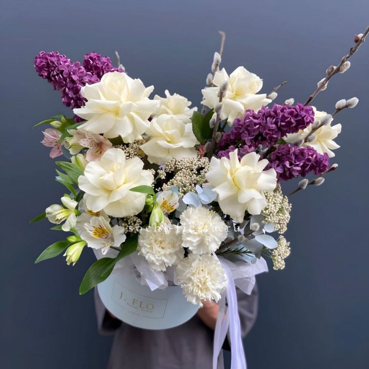 Цветочный бокс Французских роз и Сирени в Балашихе