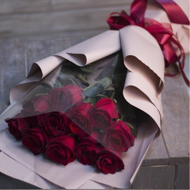 11 голландских роз в оформлении в Балашихе
