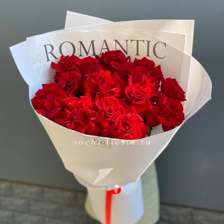 19 высоких роз в оформлении в Балашихе