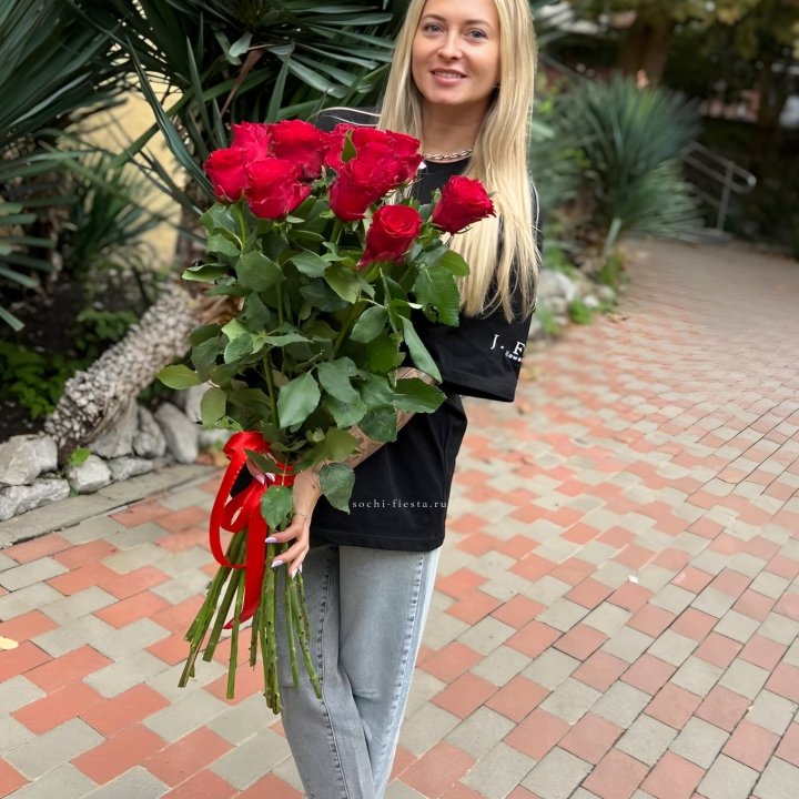 15 высоких красных роз в Балашихе
