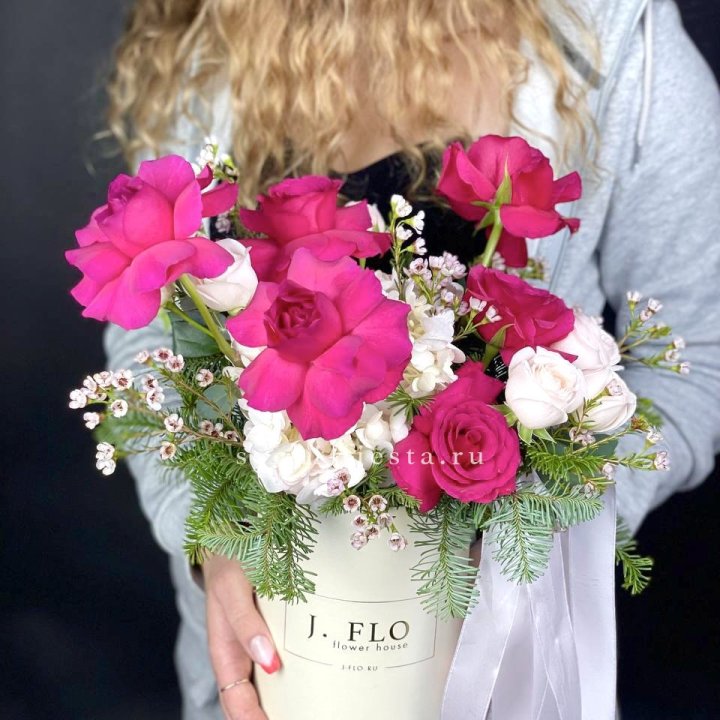 Новогодняя композиция в коробке пинк розе в Балашихе