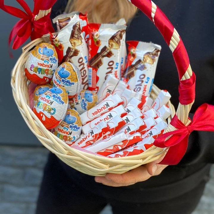 Корзина с киндерами  в Балашихе