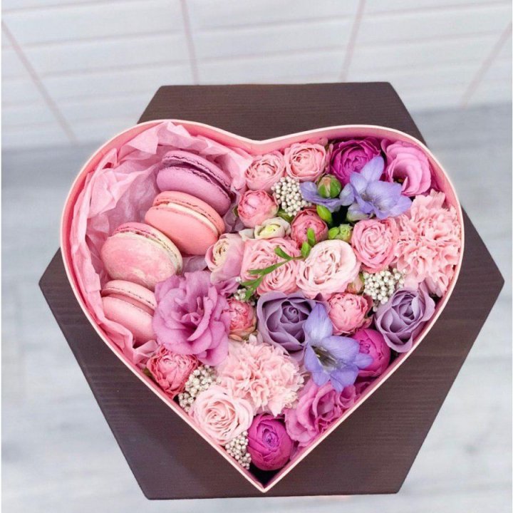 Бокс-сердце с макаронс  в Балашихе