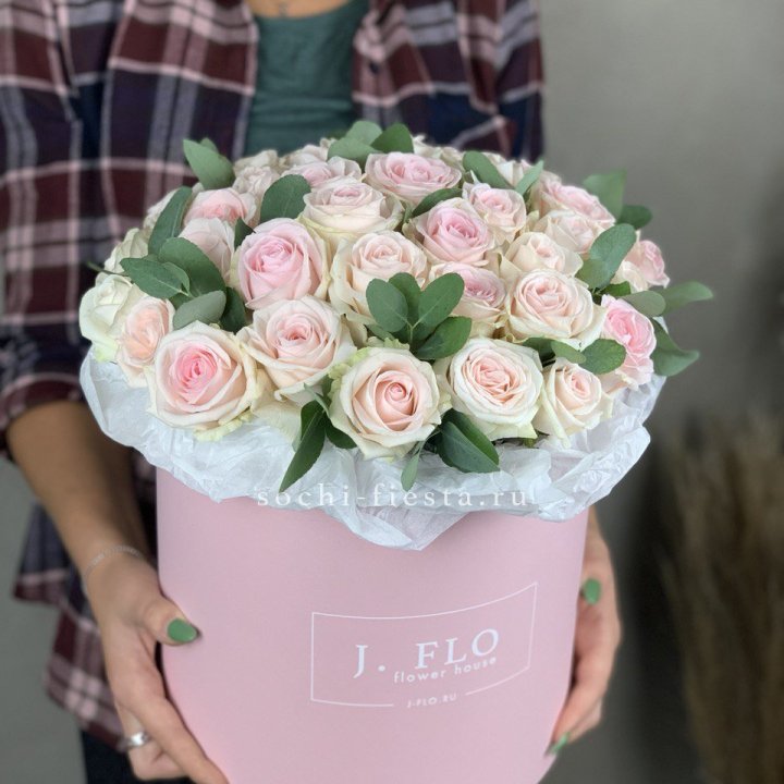 35 розовых роз в цилиндре в Балашихе