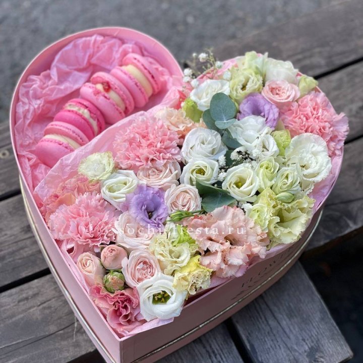 Бокс-сердце с макарон "Пинк" в Балашихе