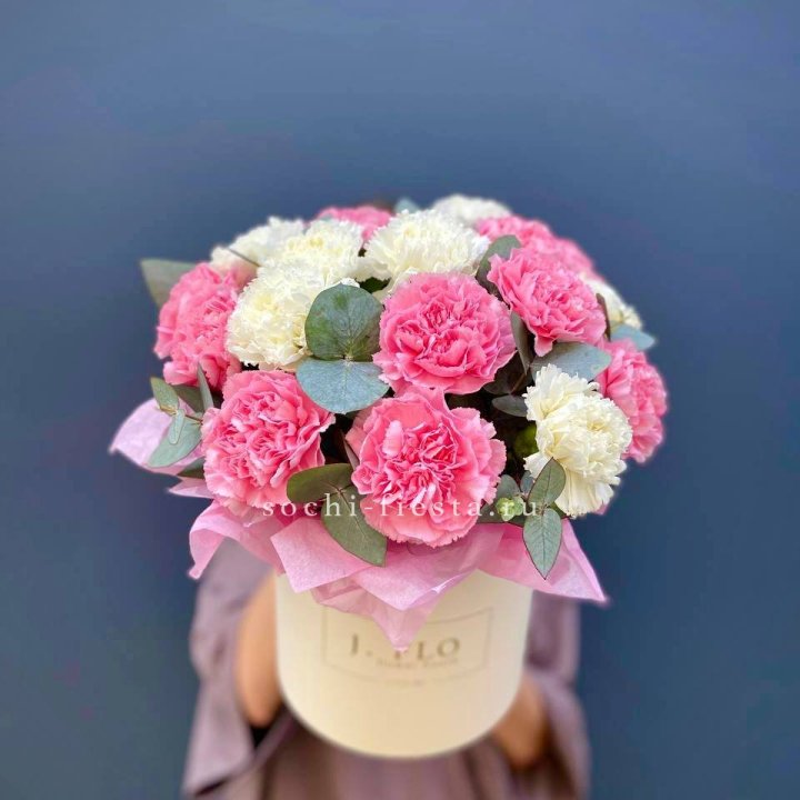 Диантусы в цилиндре в Балашихе