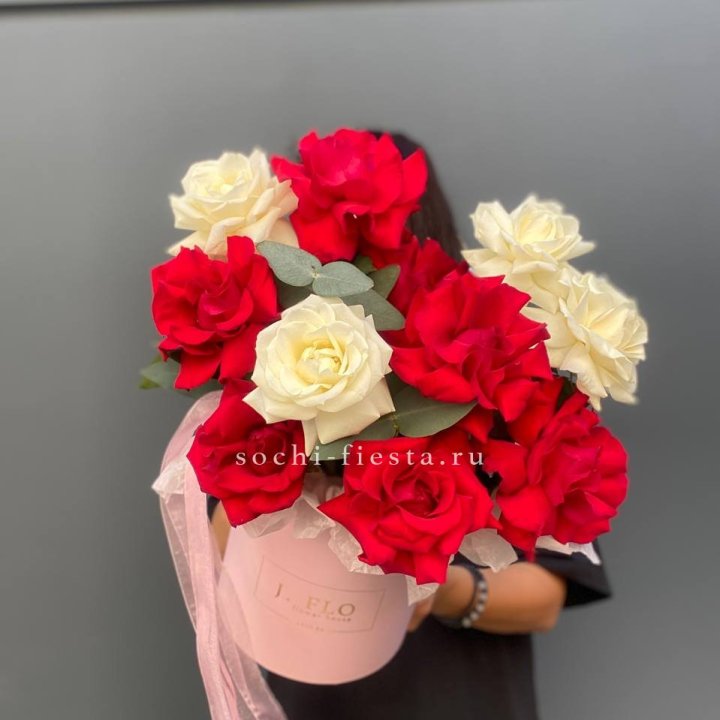 13 Французских роз в боксе в Балашихе