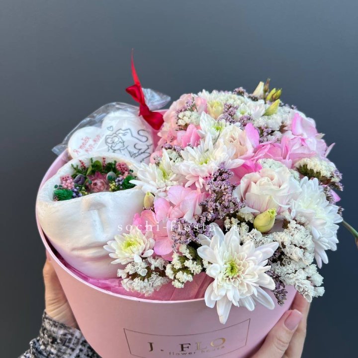 Цветы и свеча в коробке в Балашихе