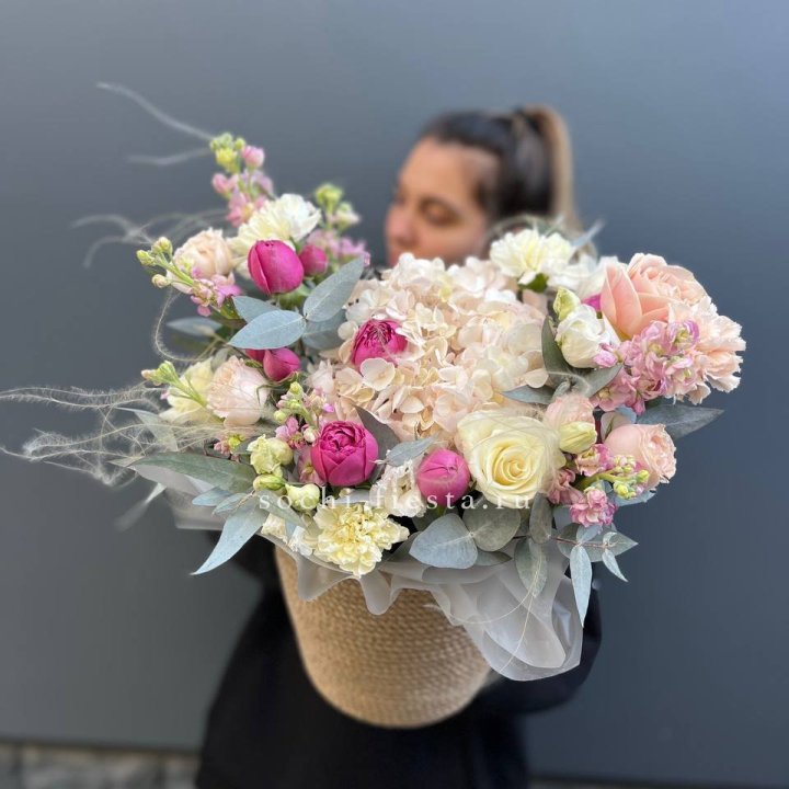 Цветочная композиция в джутовом боксе  в Балашихе