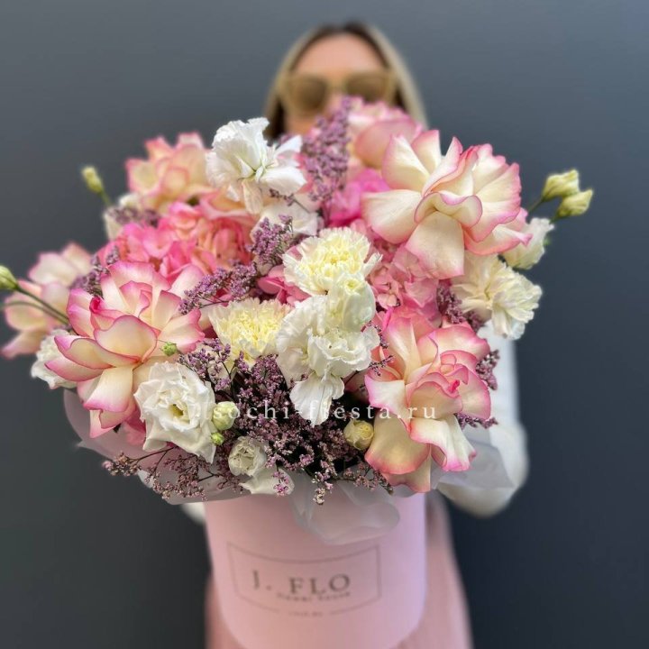 Цветочная композиция "Глория" в боксе в Балашихе