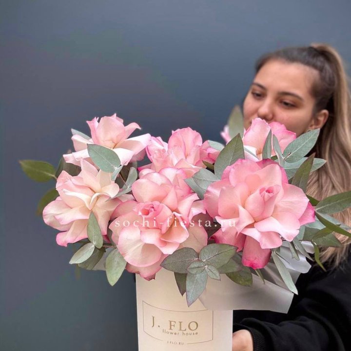 7 Французских роз в боксе в Балашихе