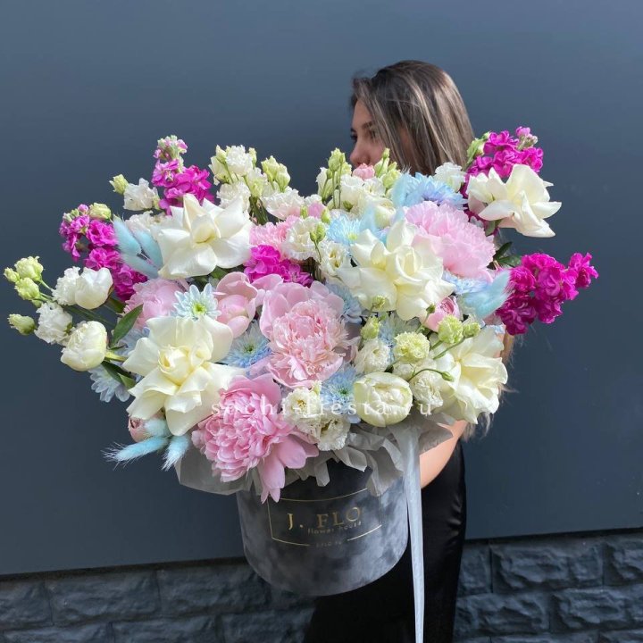 Дизайнерский цилиндр "Пионы гарден" в Балашихе