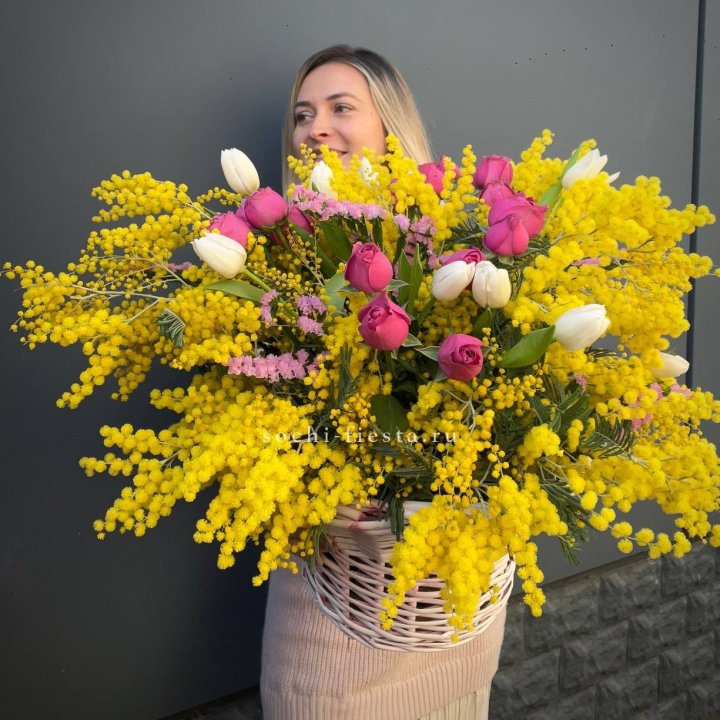 Цветочная корзина с мимозой "Спринг" в Балашихе