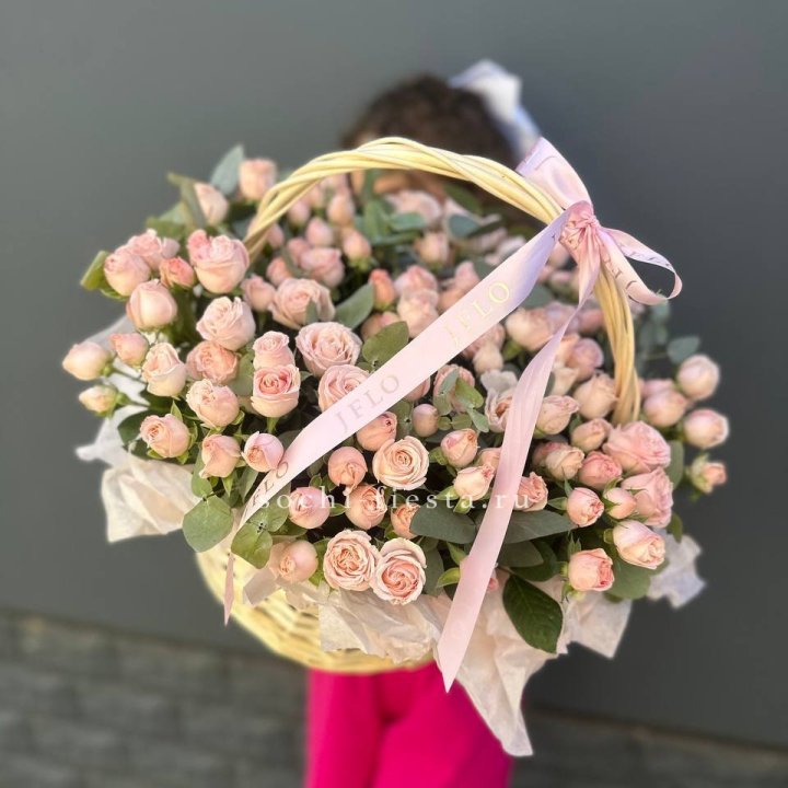 Корзина кустовых пионовидных роз в Балашихе