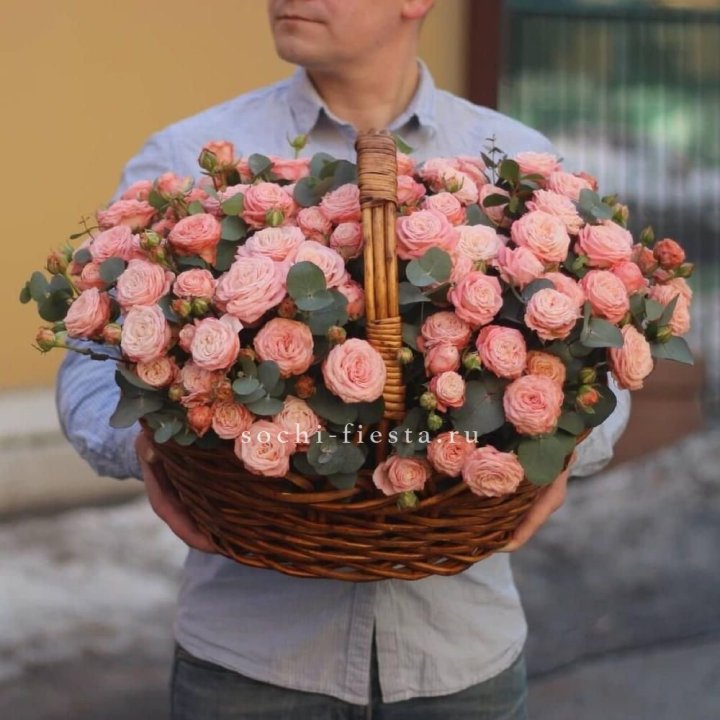 Корзина из 101 пионовидной розы в Балашихе