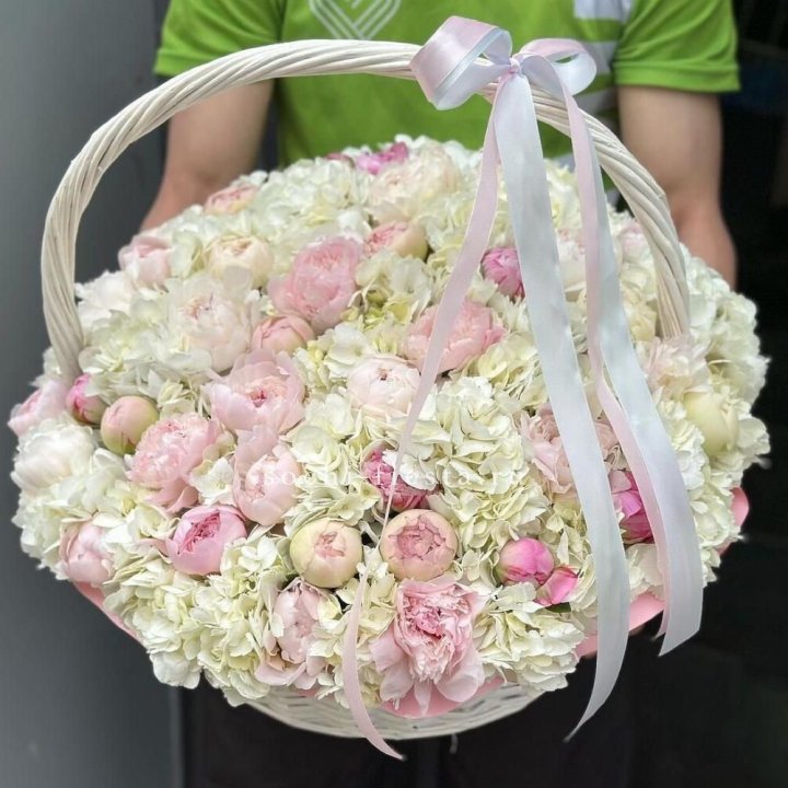 Премиум корзина гортензий и пионов в Балашихе