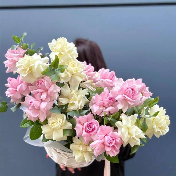 25 Французских роз в корзине в Балашихе