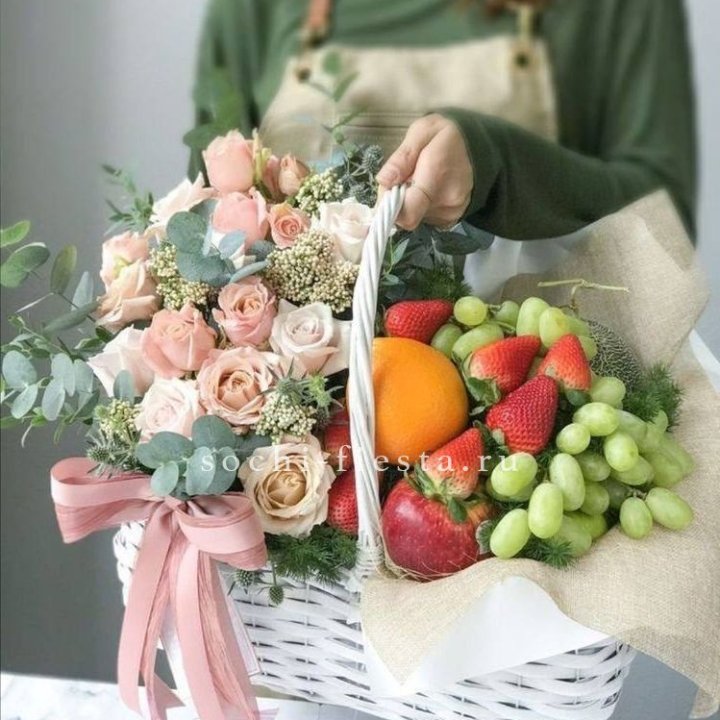Фруктовая корзина c цветами в Балашихе