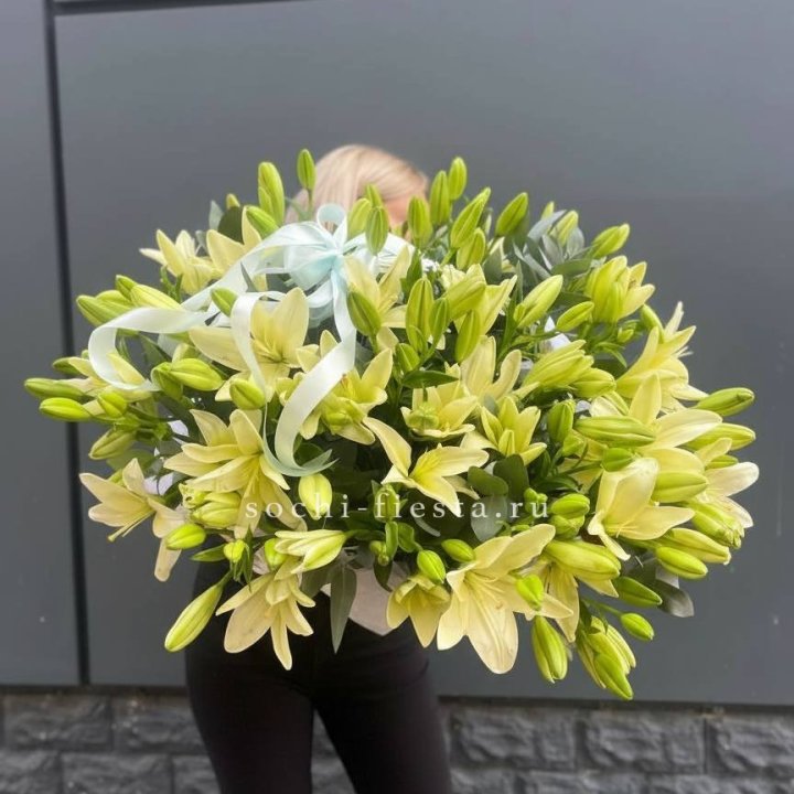 Лилии в корзине в Балашихе