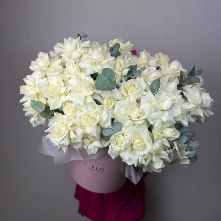 37 белых роз в боксе в Балашихе