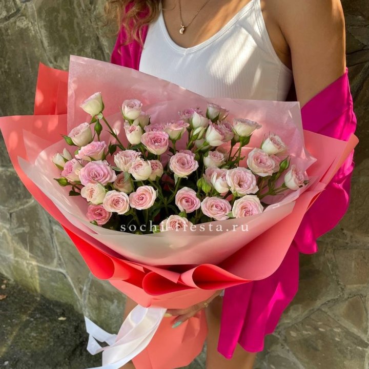 Розовые кустовые розы в Балашихе