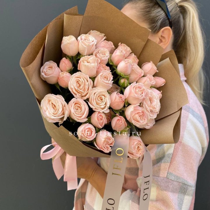 Кустовые розы Бомбастик в крафте в Балашихе