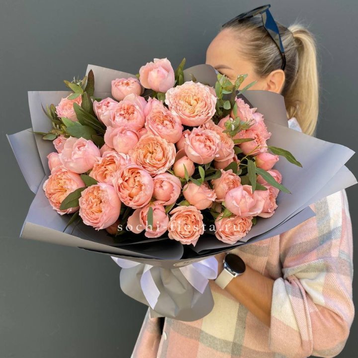 Букет с пионовидными розами "Пивайн" в Балашихе