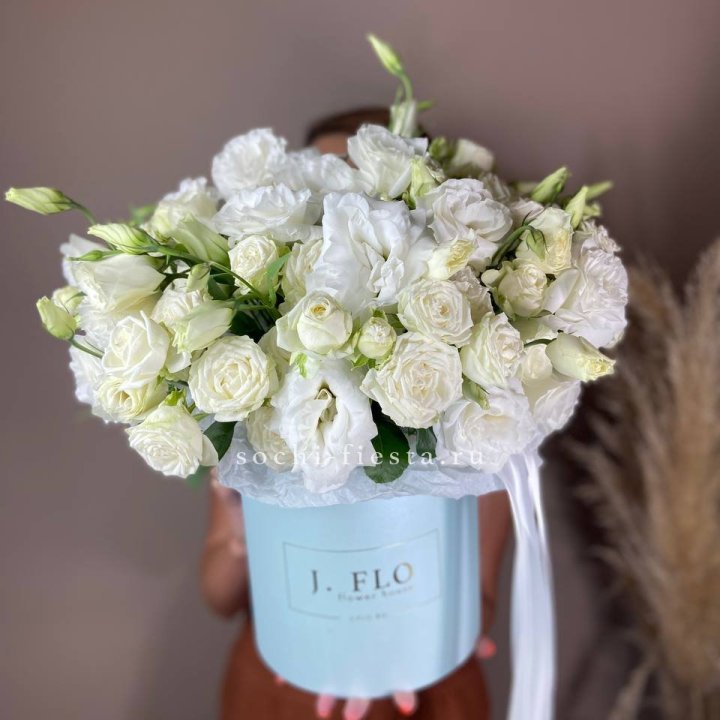 Бокс кустовых роз и эустомы  в Балашихе