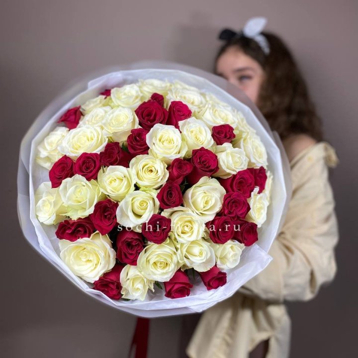 Микс из 55 роз в Балашихе