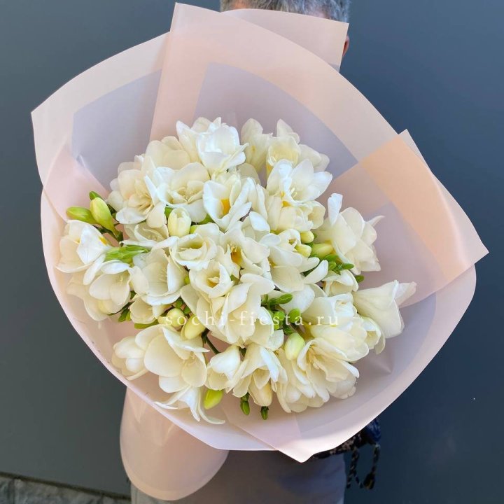 Букет белых фрезий  в Балашихе